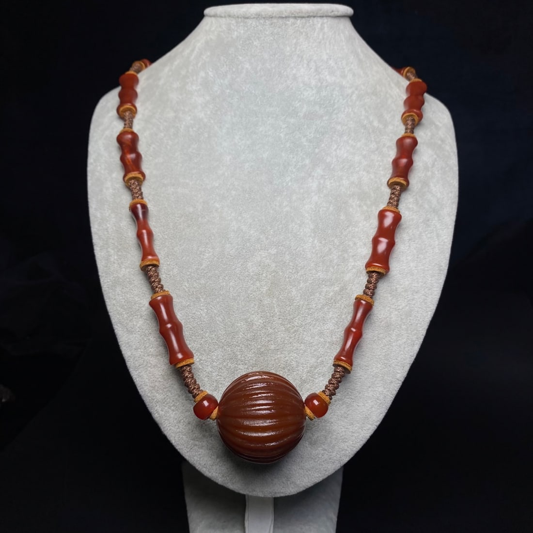 A Precious Agate Necklace - 9