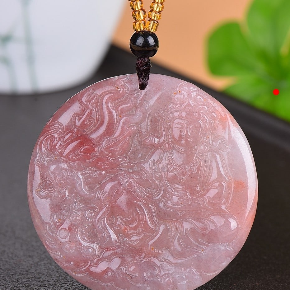 An Exquisite Jadeite Statue of Avalokitesvara Pendant: An Exquisite Jadeite Statue of Avalokitesvara Pendant,Size:2inx2in 翡翠观音挂件