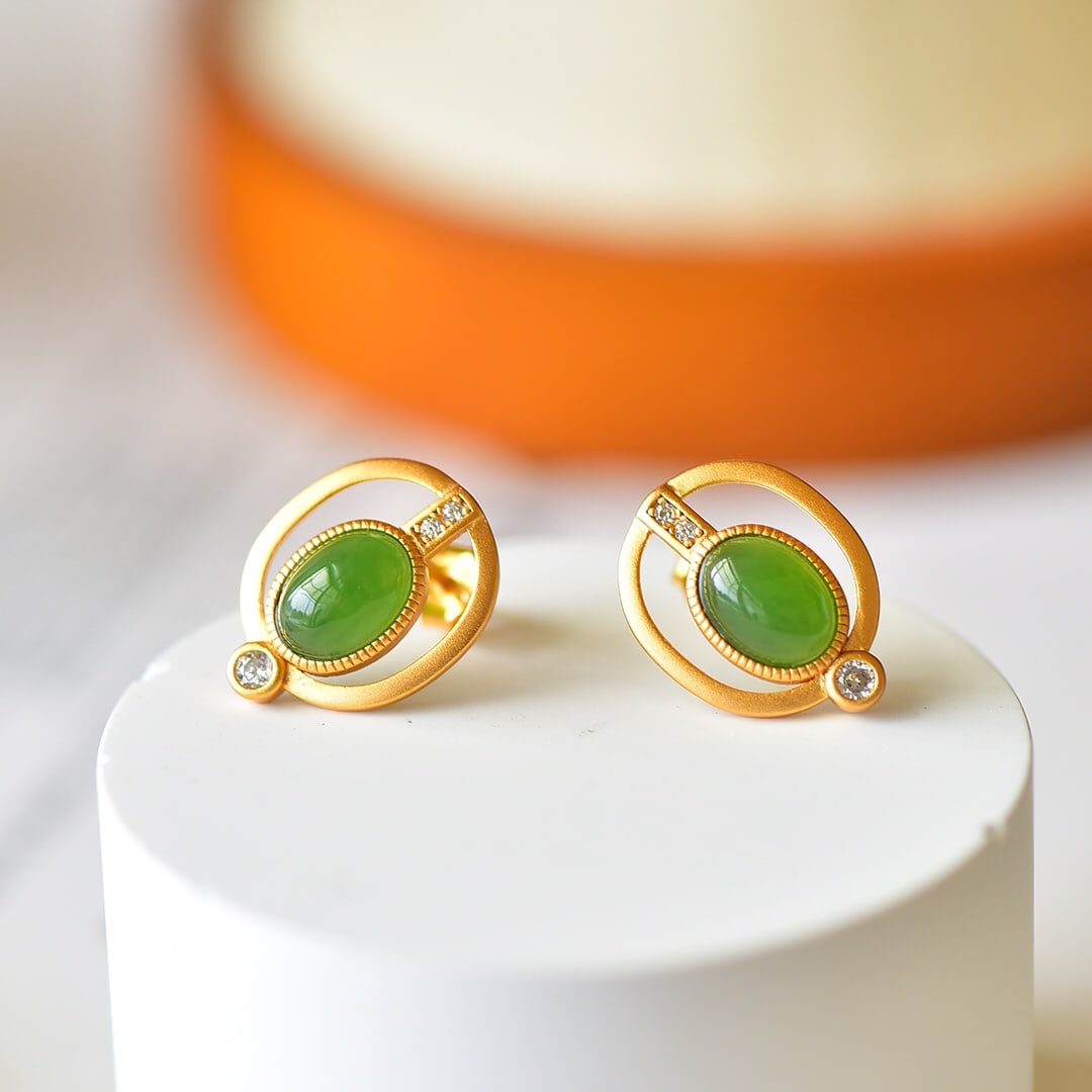 A Pair of Exquisite Sterling Silver-Gold Plated Inlaid Jasper Earrings: A Pair of Exquisite Sterling Silver-Gold Plated Inlaid Jasper Earrings 一对纯银镀金镶碧玉耳环