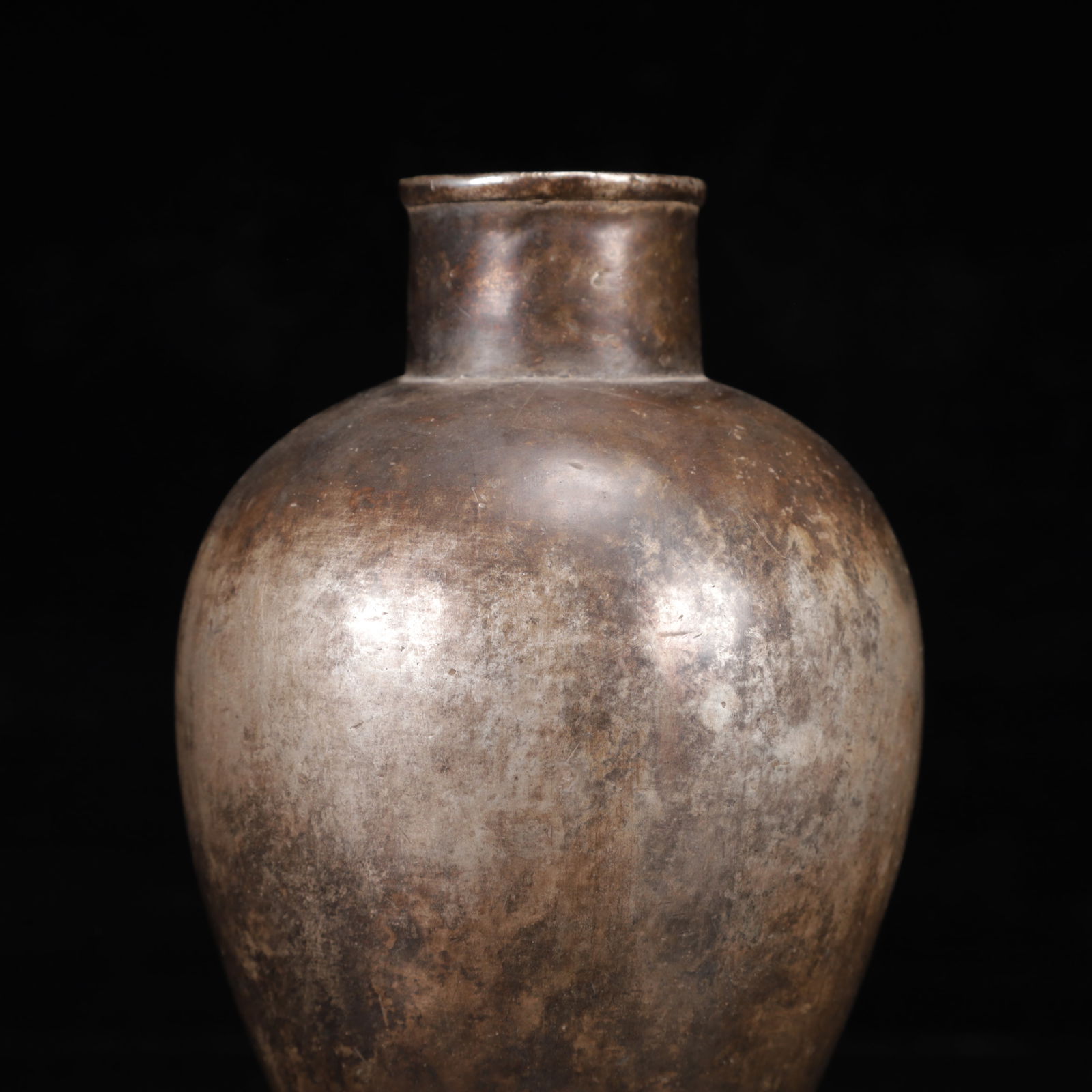 An Exquisite Silver Vase - 2
