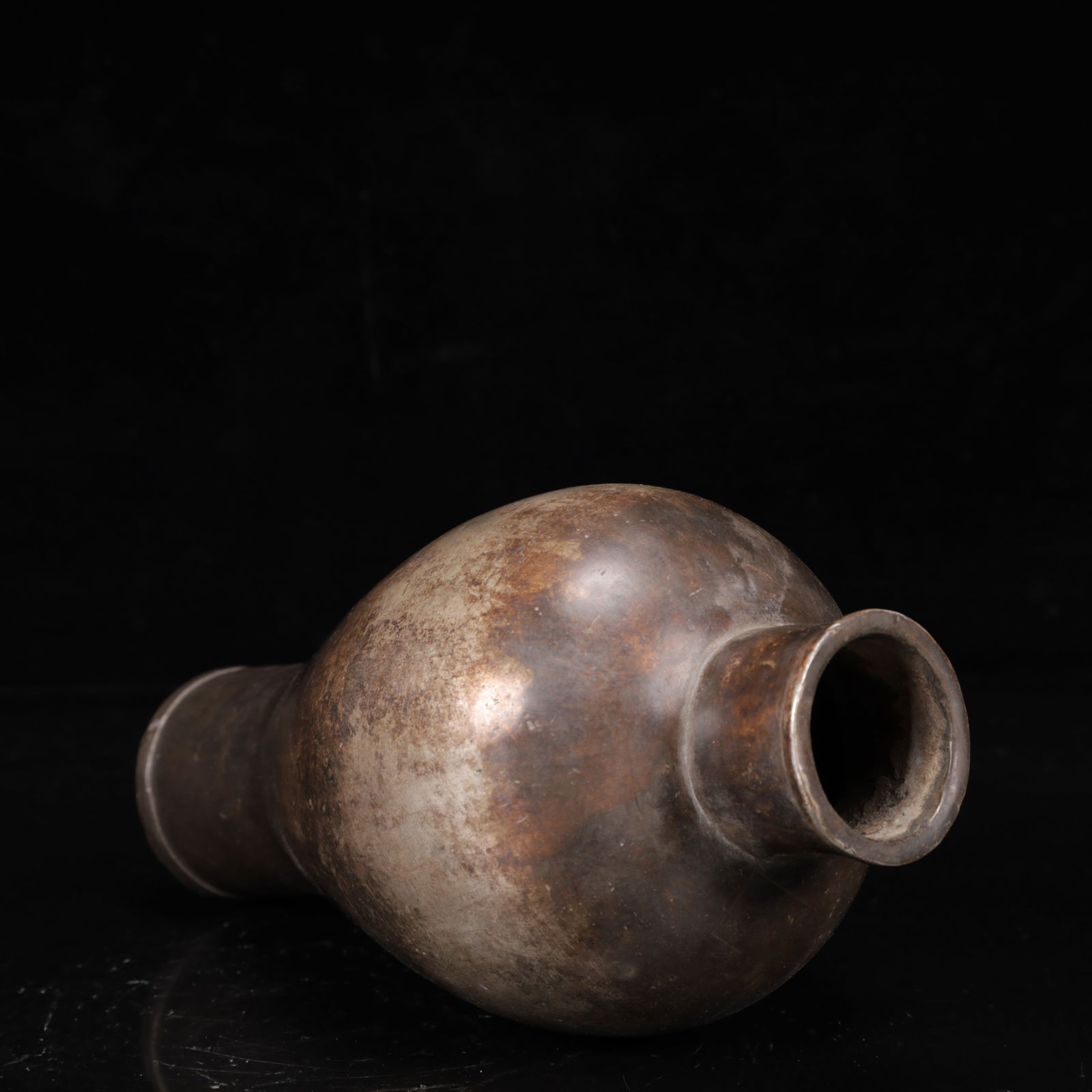 An Exquisite Silver Vase - 7