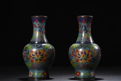 An Exquisite Cloisonne Lotus Pattern Vase