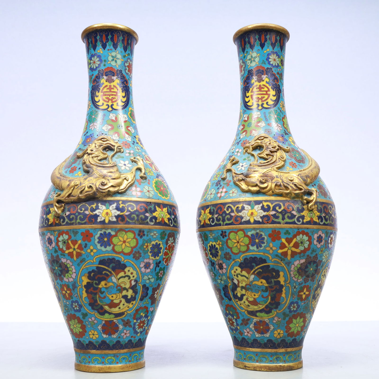 A Exquisite A pair of Cloisonne Lotus Pattern Dragon Pattern Bats and Peach Pattern Vase: A Exquisite A pair of Cloisonne Lotus Pattern Dragon Pattern Bats and Peach Pattern Vase Qing Dynasty, China Qianlong Four-character Mark Size:4.7inx11.8in Weight:2350g一对景泰