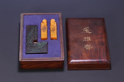 A Set of Fine Tianhuang Stone Lion Seal Eaglewood Seal