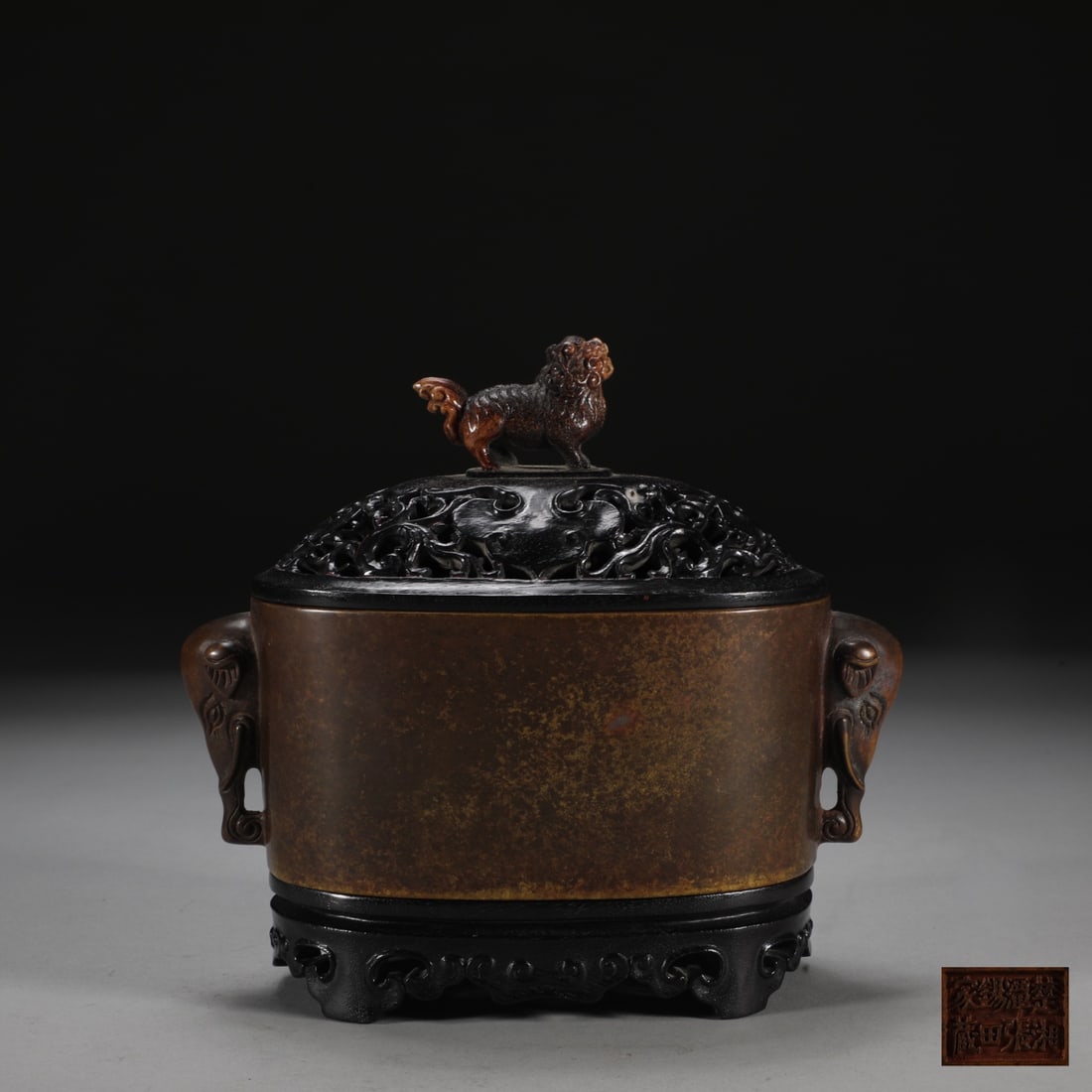 An Exquisite Bronze Double-Ears Censer: An Exquisite Bronze Double-Ears Censer Qing Dynasty, China Size:2.7inx7.4in Weight:2250g铜象首耳簋式炉 中国清代 Size:6.8cmx18.8cm Weig