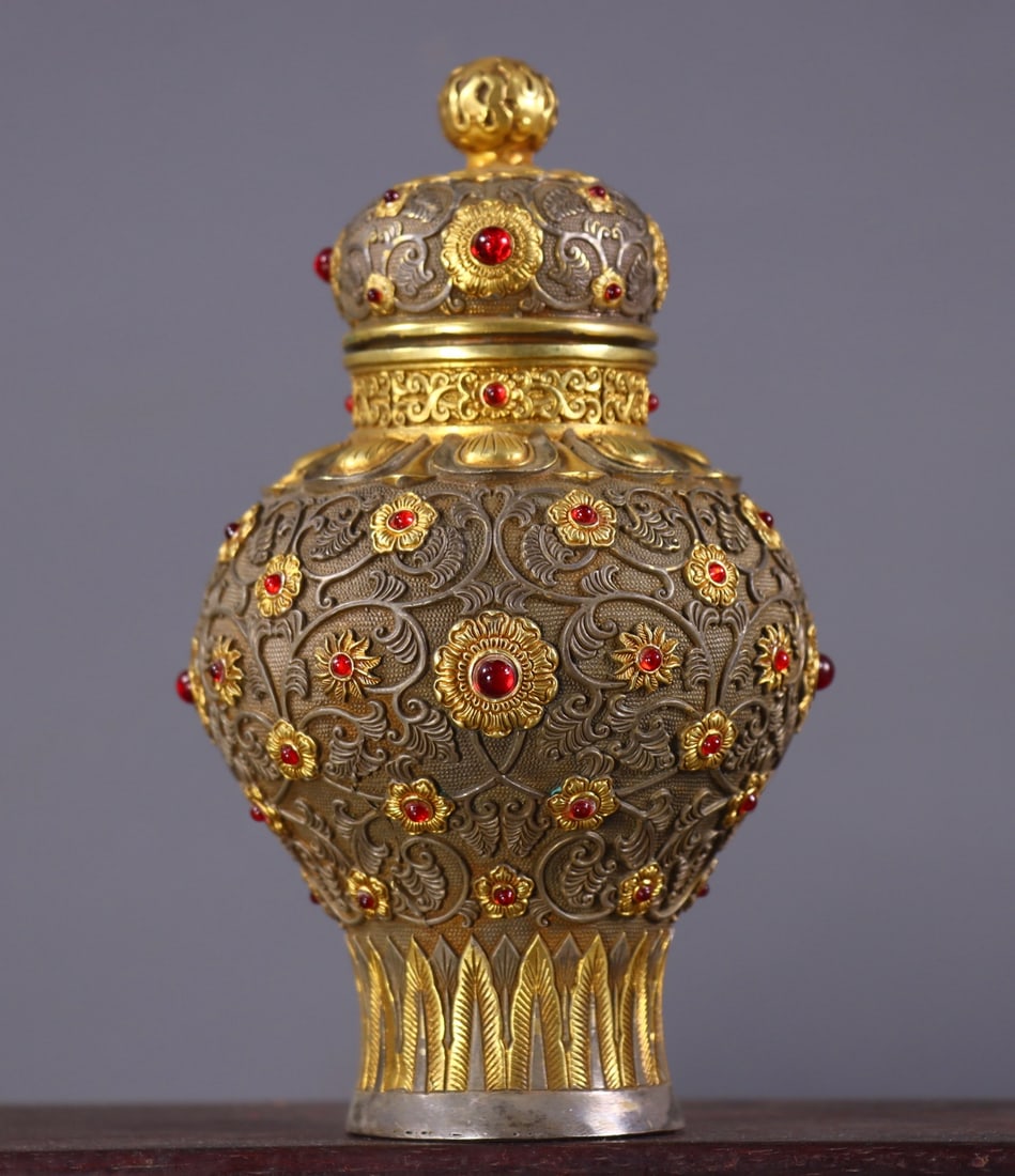 An Exquisite Gilt Bronze Inlaid Gems Lotus Pattern Jar (1 of 9)