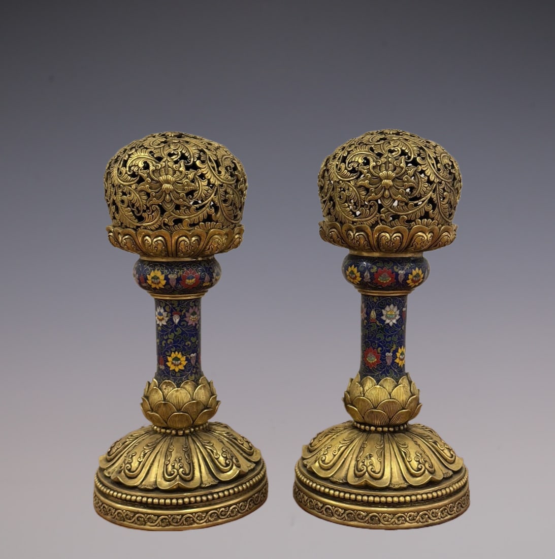 An Exquisite Cloisonne Lotus Pattern Ornament (1 of 6)