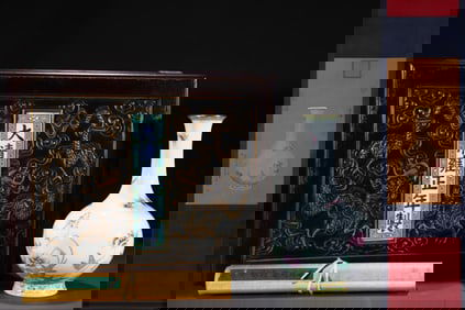 An Exquisite Famille-Rose Painted Gold Flower and Butterfly Pattern Vase