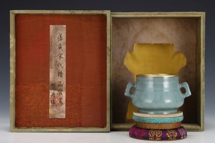 An Exquisite Guan yao Double-Ears Censer