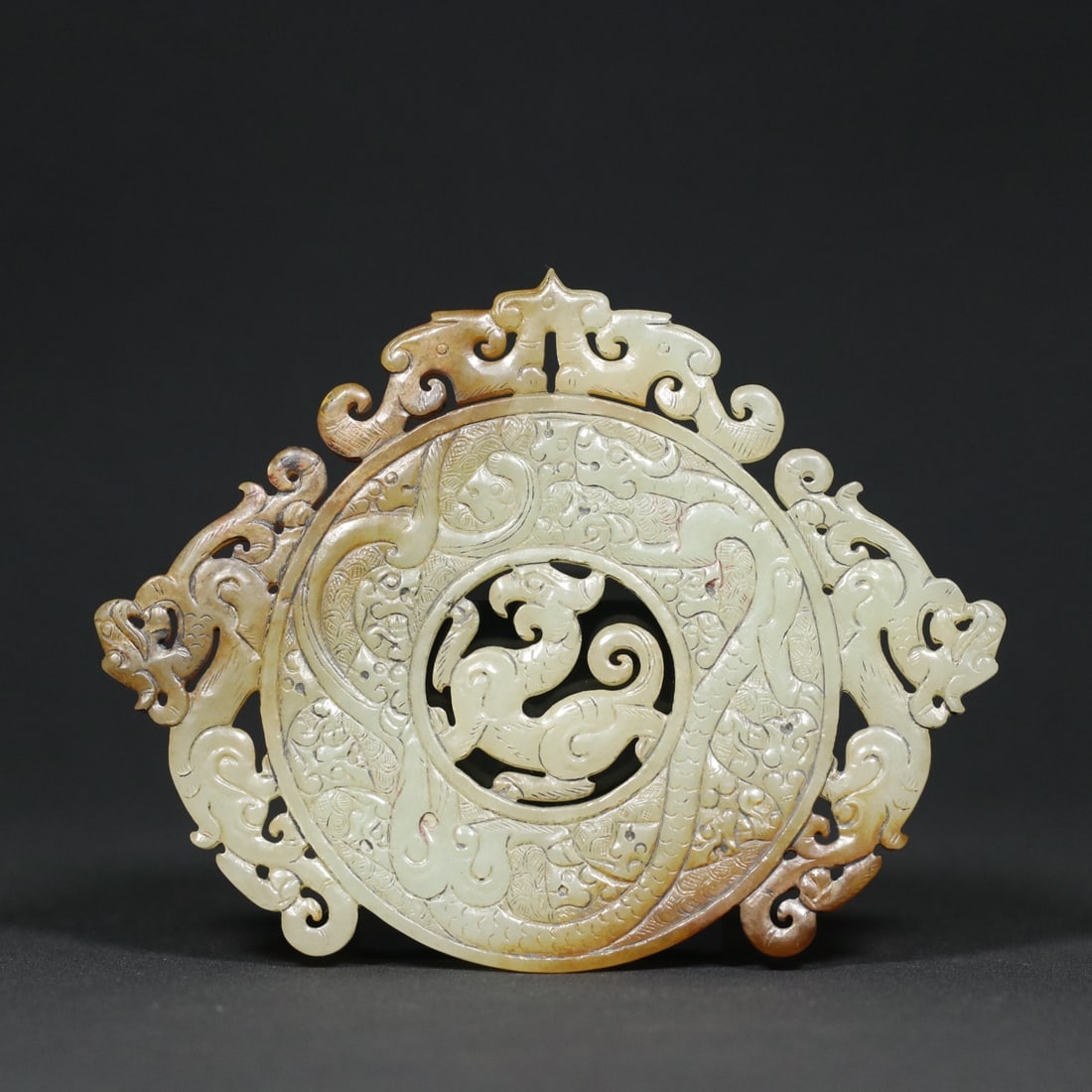 An Exquisite White Jade Dragon Pattern Ornament: An Exquisite White Jade Dragon Pattern Ornament Han Dynasty, China Size:3.9inx3.1inx0.2in Weight:72.5g白玉龙纹玉璧 中国汉代 Size:10cmx7.8cmx