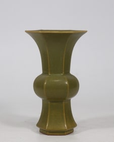 An Exquisite Teadust Glazed Vase