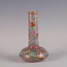 An Exquisite Famille-Rose Flower Pattern Vase