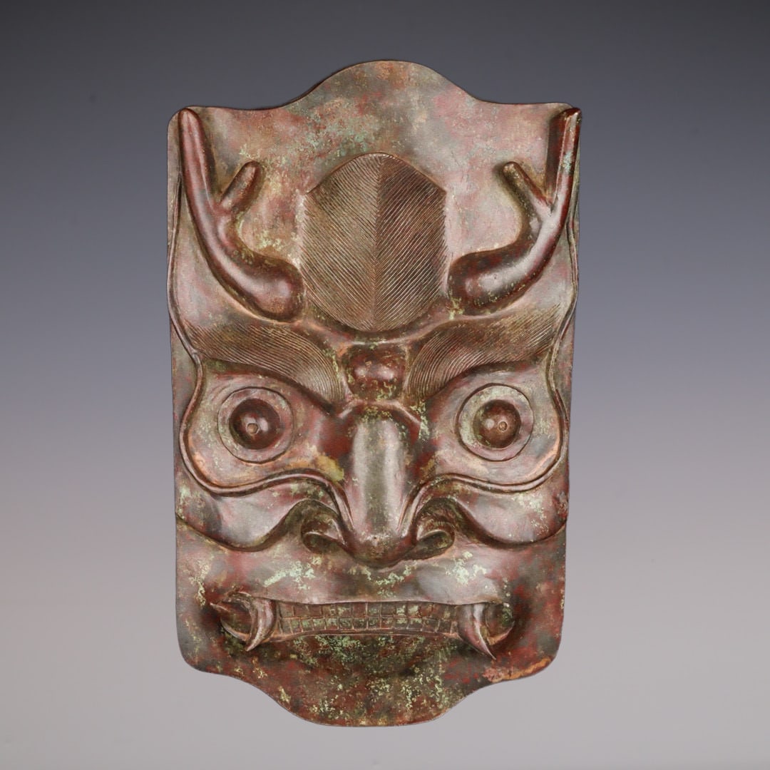 An Exquisite Bronze Beast-Face Pattern Ornament (1 of 9)
