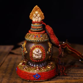 An Exquisite Crystal Inlaid Gems Jar