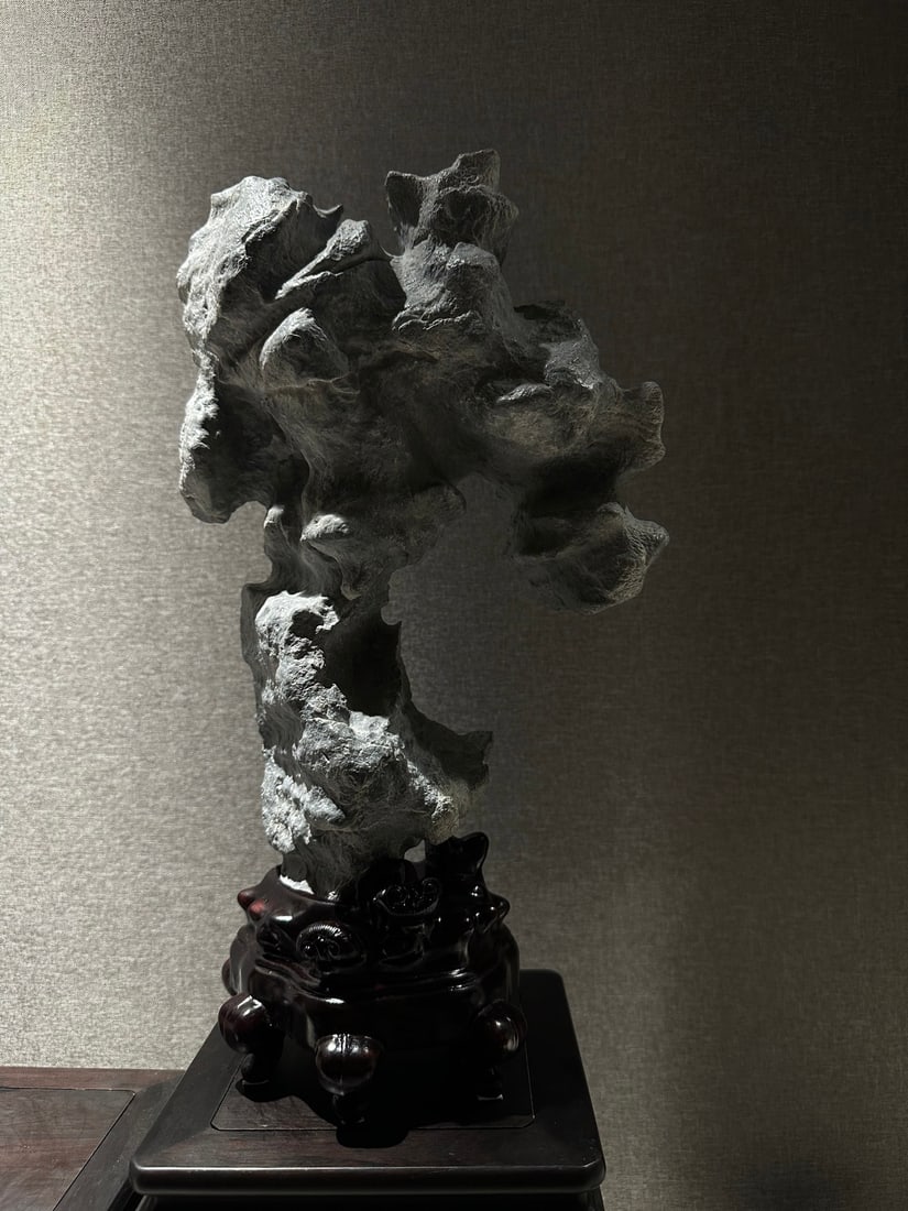 An Exquisite Lingbi Stone Ornament: An Exquisite Lingbi Stone Ornament Qing Dynasty, China Size:14.6inx8.3inx3.9in灵璧石摆件 中国清代 Size:37cmx21cmx10cm