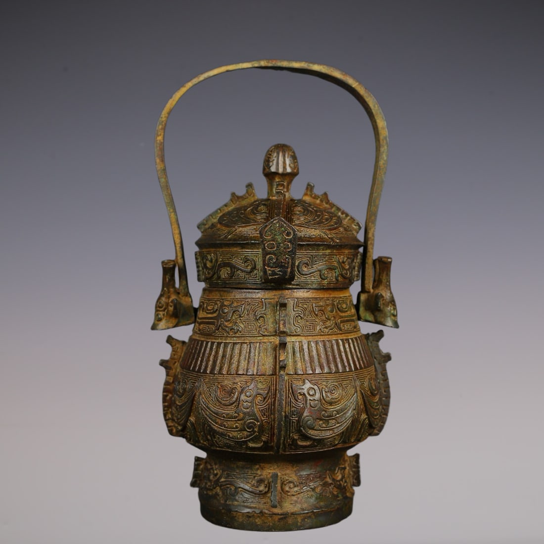 An Exquisite Bronze Bird Pattern With Inscription Ewer: An Exquisite Bronze Bird Pattern With Inscription Ewer W.Zhou , China Size:5.9inx10.6in Weight:2200g青铜竖道提梁壶 西周时期