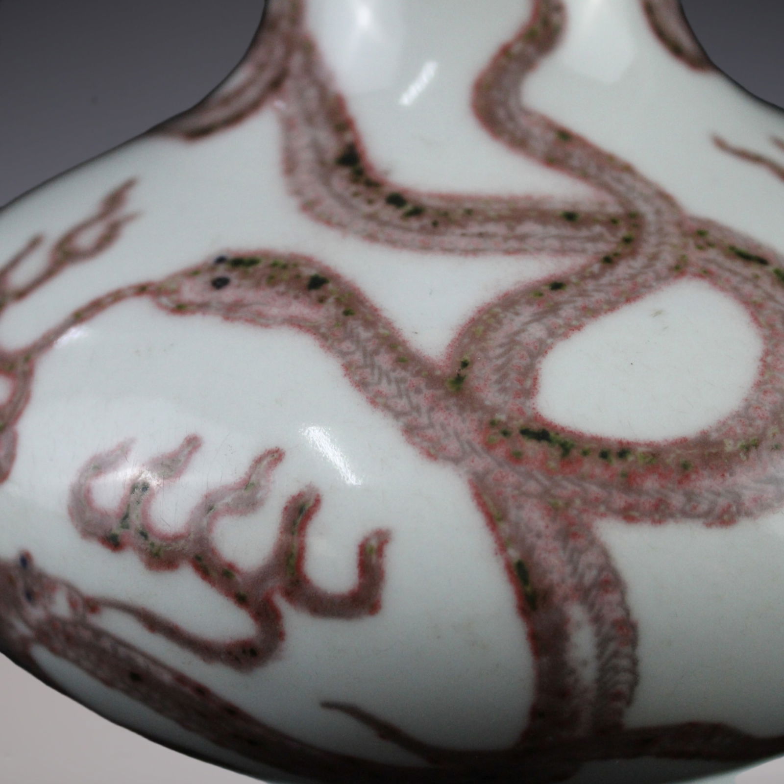 An Exquisite Underglaze-Red Dragon Pattern Vase - 5