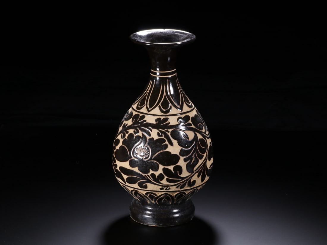An Exquisite Cizhou yao Lotus Pattern Vase: An Exquisite Cizhou yao Lotus Pattern Vase Song Dynasty, China Size:10.2inx3.6in磁州窑玉壶春瓶 中国宋代 Size:26cmx9.2cm