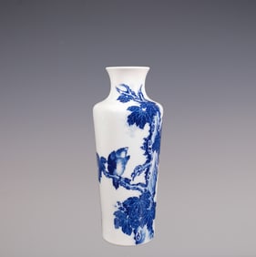 An Exquisite Blue and White Flower and Bird Pattern Vase