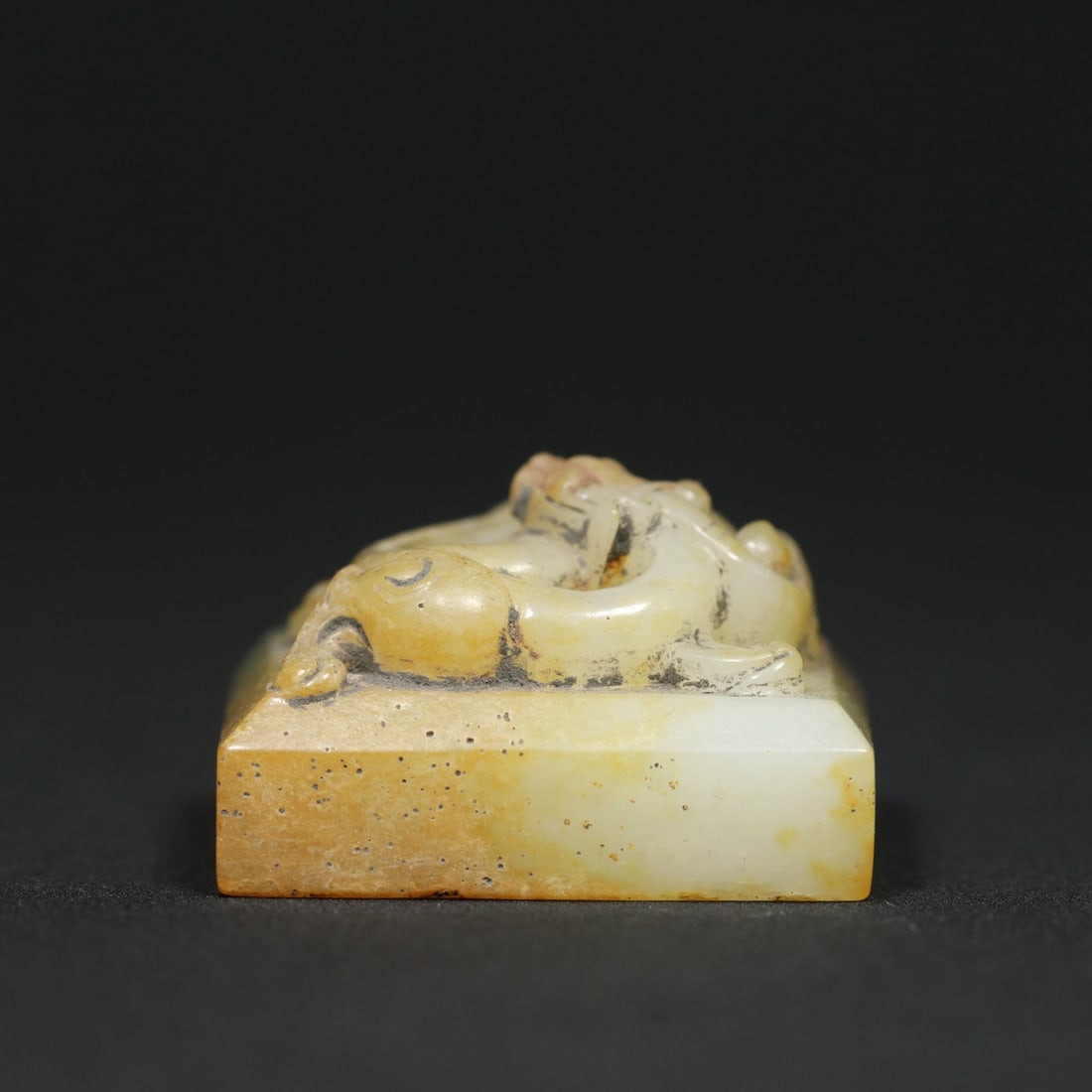 An Exquisite White Jade Chi-Dragon Pattern Seal (1 of 9)