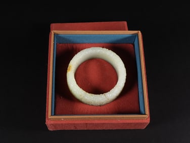 An Exquisite White Jade Bracelets