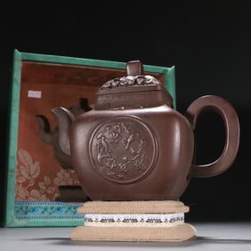 An Exquisite  Purple Sands Flower and Bird Pattern Teapot