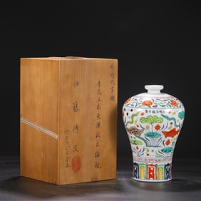 An Exquisite Wucai Blue and White Fish and Lotus Pattern Lotus Pattern Vase