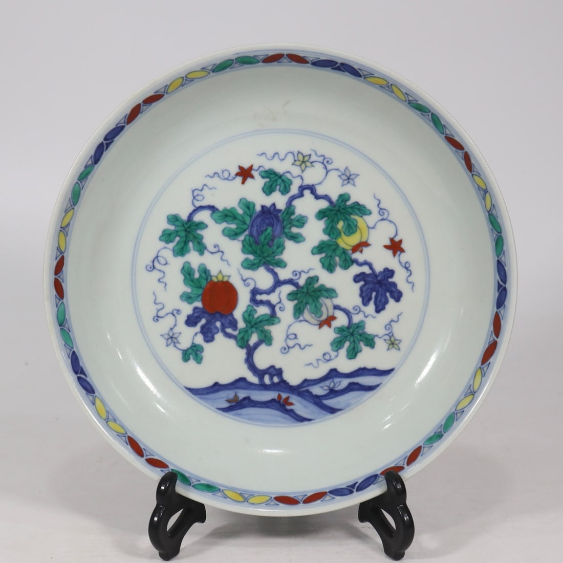 An Exquisite Doucai Flower and Fruit Pattern Plate: An Exquisite Doucai Flower and Fruit Pattern Plate Ming Dynasty, China Chenghua Six-character Mark Size:9.8in斗彩瓜果赏盘 中国明代