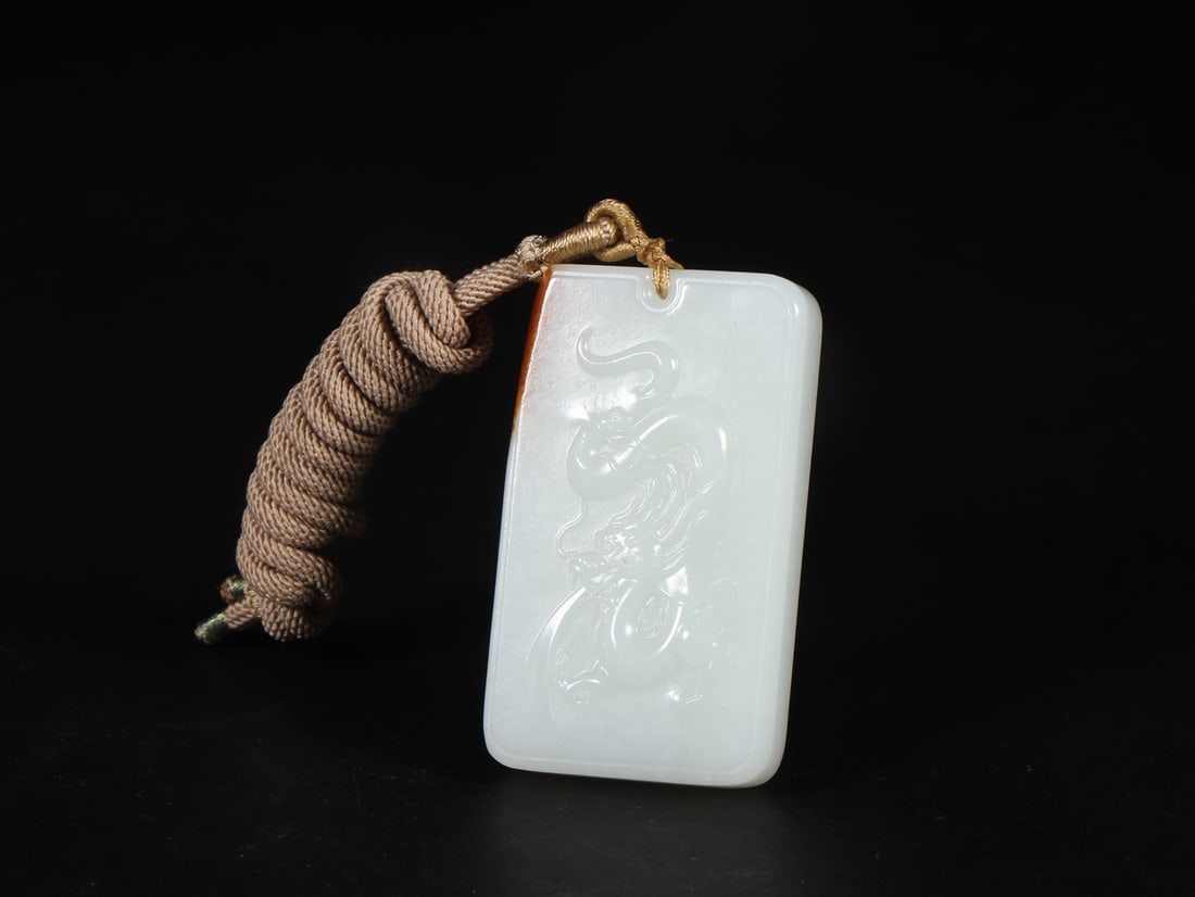An Exquisite White Jade Dragon Pattern Brand: An Exquisite White Jade Dragon Pattern Brand Qing Dynasty, China Size:2.3inx1.3inx0.4in Weight:58g白玉龙牌 中国清代 Size:5.8cmx3.4cmx1.1cm Weight:58g