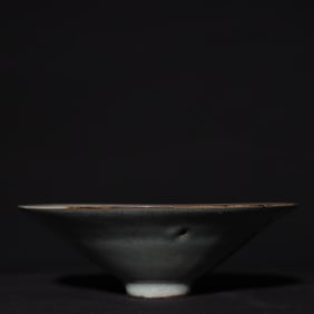 An Exquisite Guan yao Celadon Glazed Bowl
