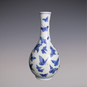 An Exquisite Blue and White Butterfly Pattern Vase