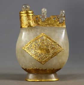 An Exquisite Crystal Cover with Gold Deer Pattern Ewer