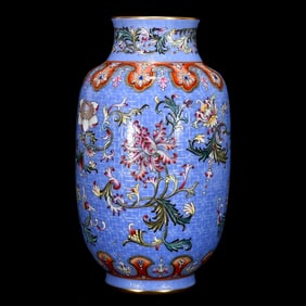 An Exquisite Enamel Flower Pattern Vase