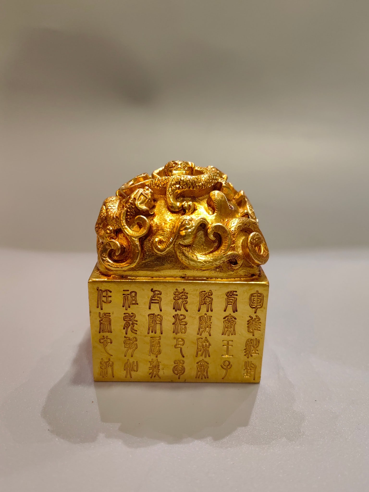An Exquisite Gilt Bronze Chi-Dragon Pattern Seal (1 of 9)