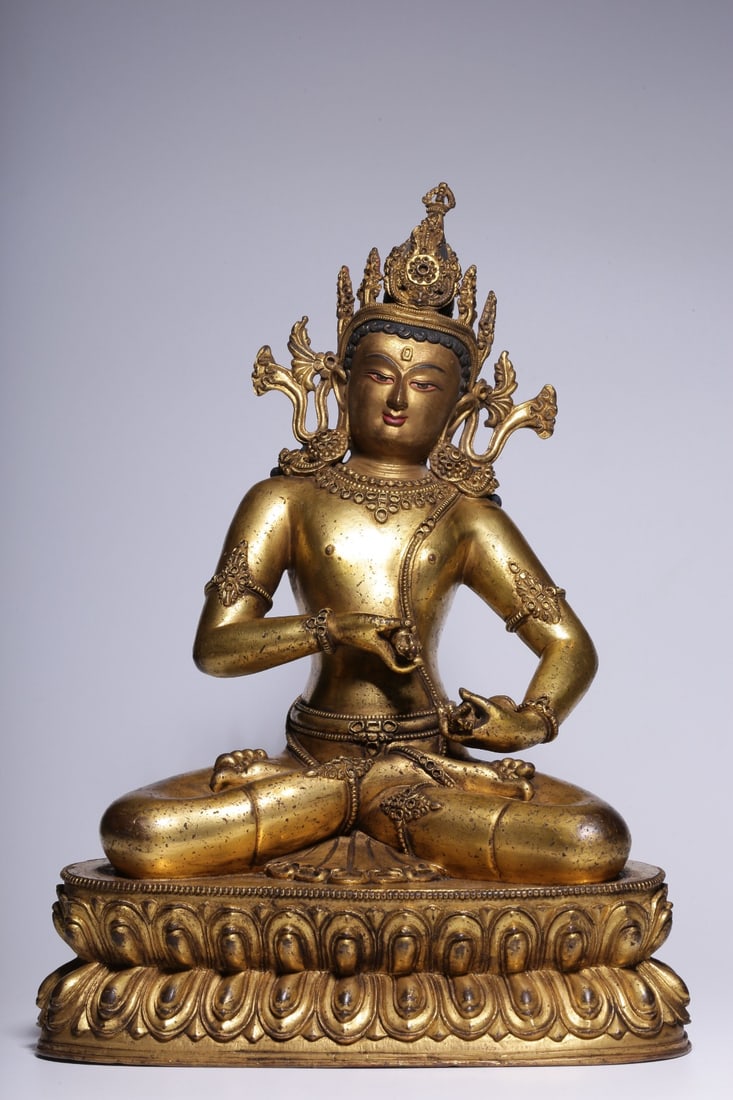 An Exquisite Gilt Bronze Statue of Vajrasattva (1 of 10)