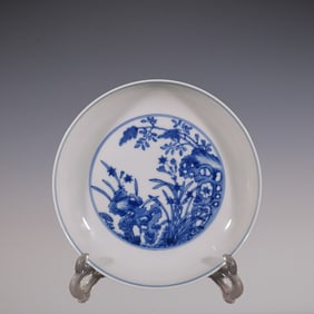 An Exquisite Blue and White Flower Pattern Plate