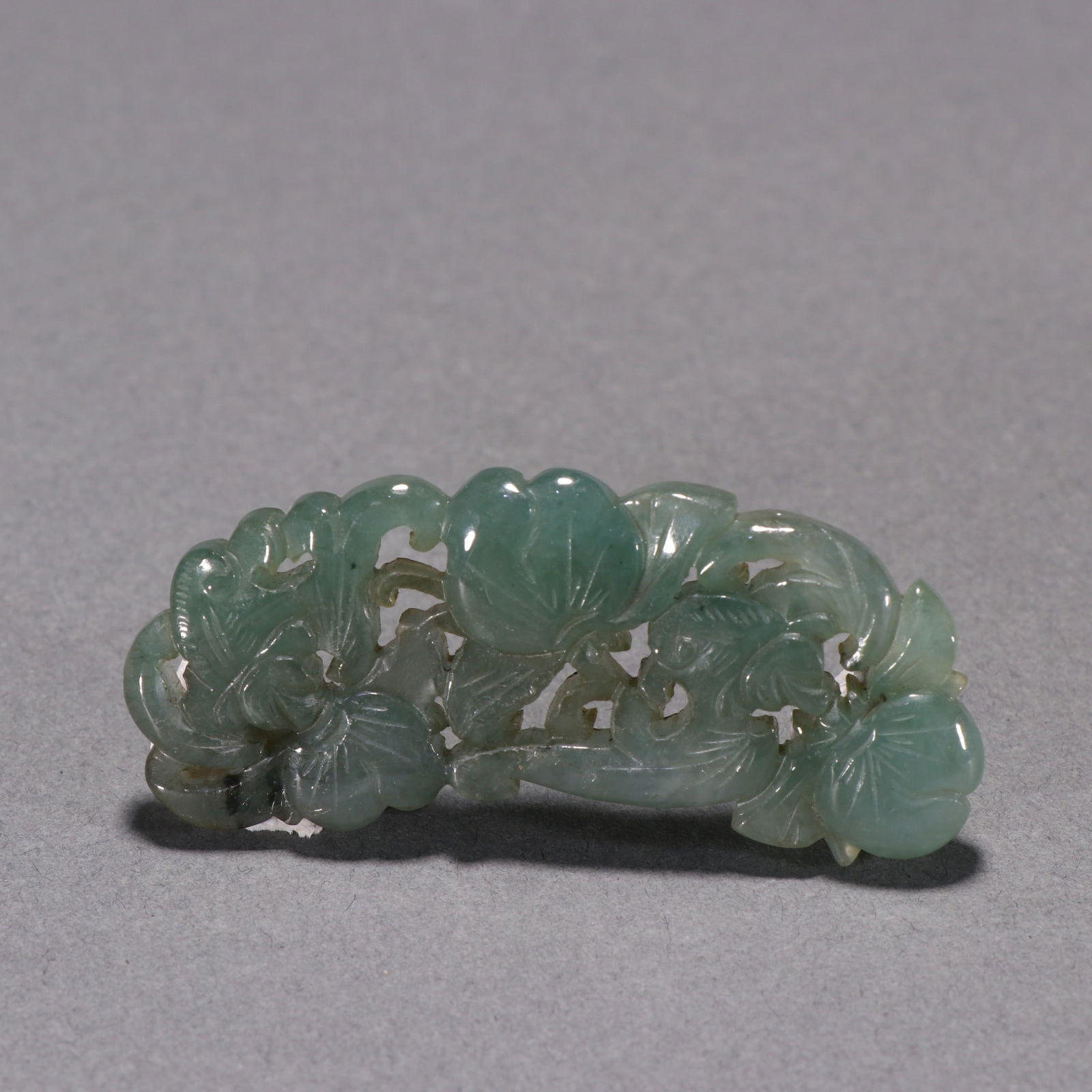 An Exquisite Jadeite Bats and Peach Pattern Ornament (1 of 9)