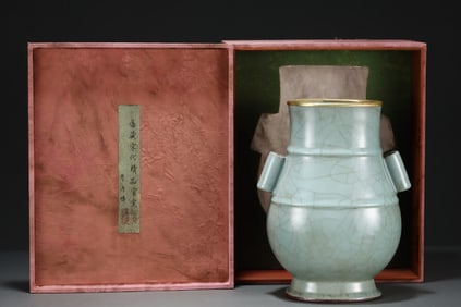 An Exquisite Guan yao Double-Ears Vase