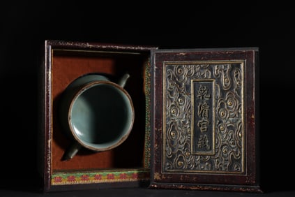 An Exquisite Guan yao Celadon Glazed Double-Ears Censer