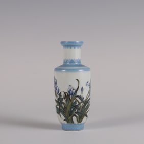 An Exquisite Enamel Flower and Butterfly Pattern Vase