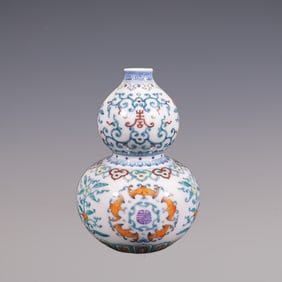 An Exquisite Doucai Blue and White Bats and Peach Pattern Flower Pattern Gourd-Shaped Vase
