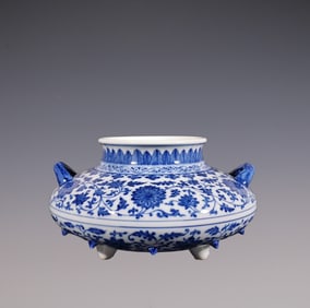 An Exquisite Blue and White Lotus Pattern Double-Ears and Tripod Vase