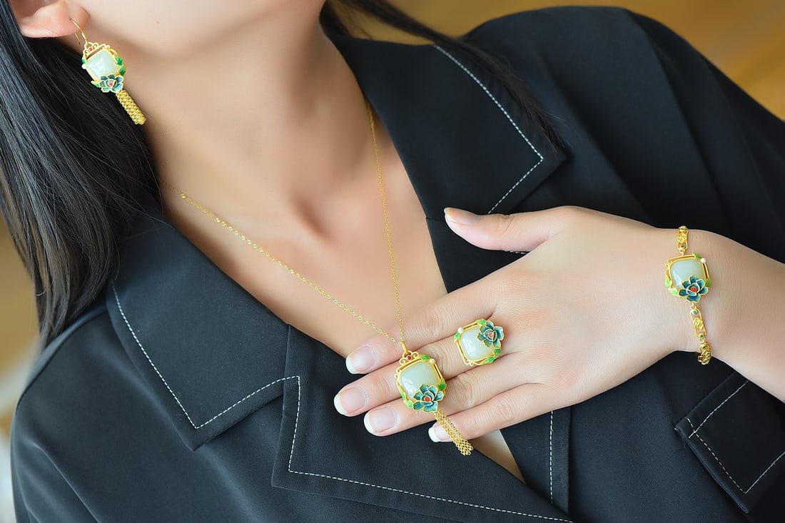 A Set of Fine Sterling Silver-Gold Plated Inlaid White Jade Jewelrys (1 of 6)