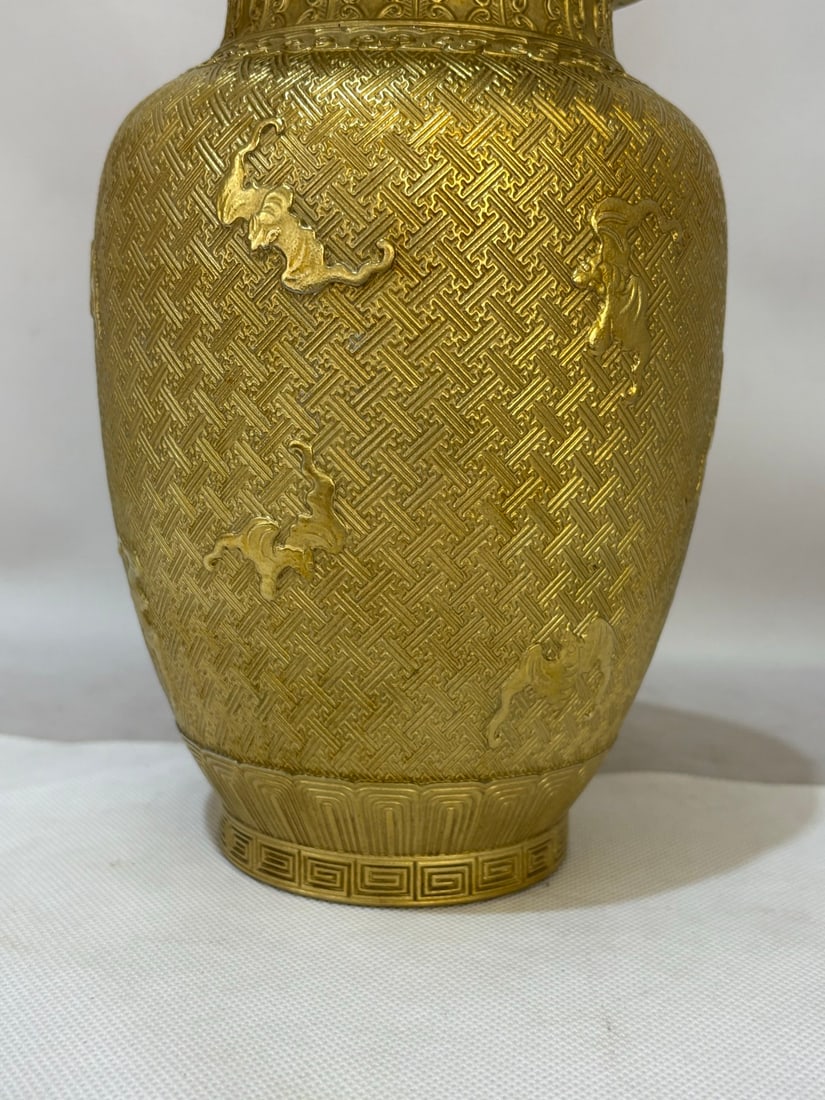 A Exquisite Gilt Carved Bat Pattern Jar - 4