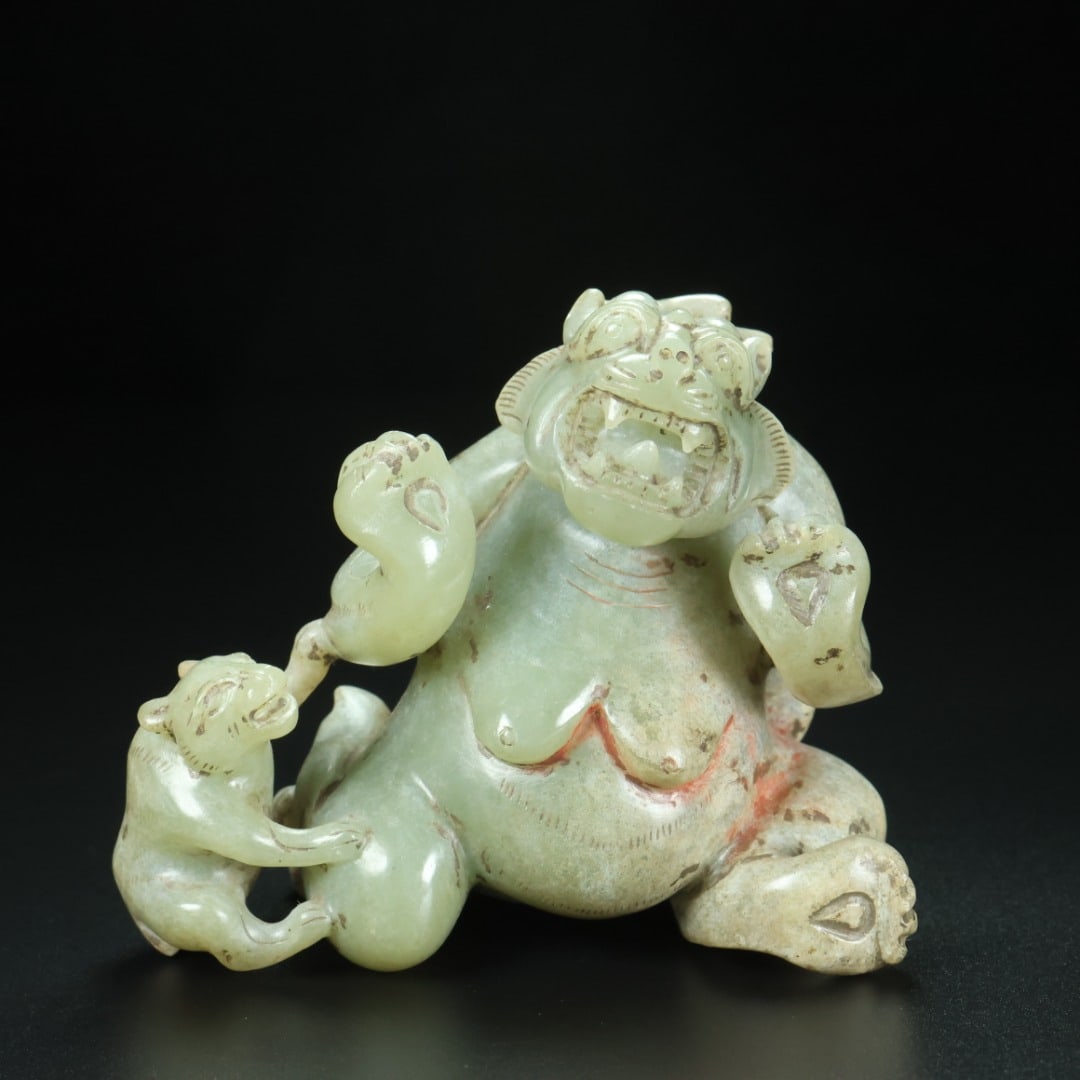 A Exquisite Hetian Jade Bear Ornament (1 of 9)