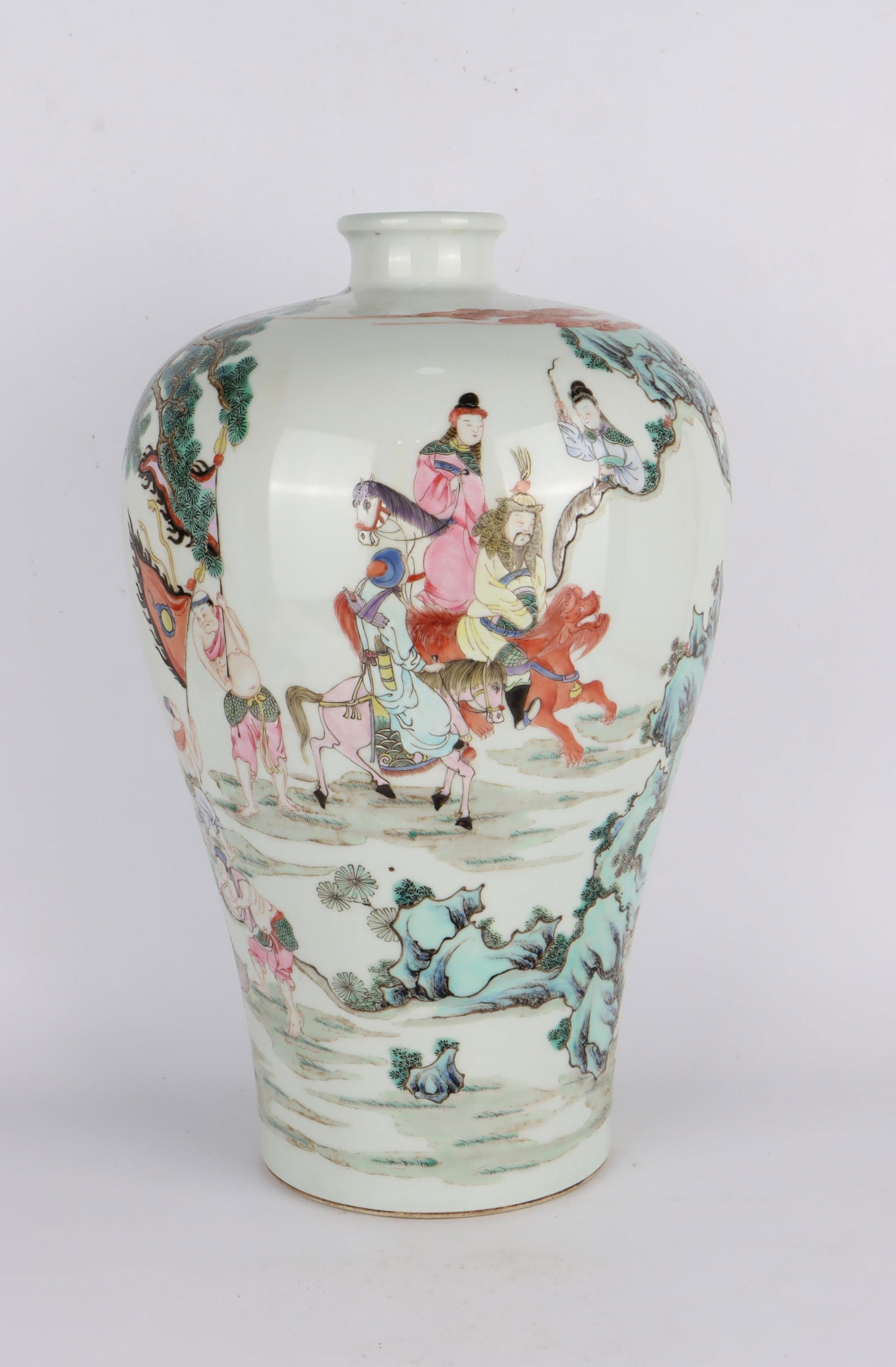A Exquisite Famille-Rose Figures Pattern Vase: A Exquisite Famille-Rose Figures Pattern Vase,Qing Dynasty, China,Yongzheng Six-character Mark,Size:15.4inx9.8in 粉彩人物纹瓶,中国清代,Ƃ