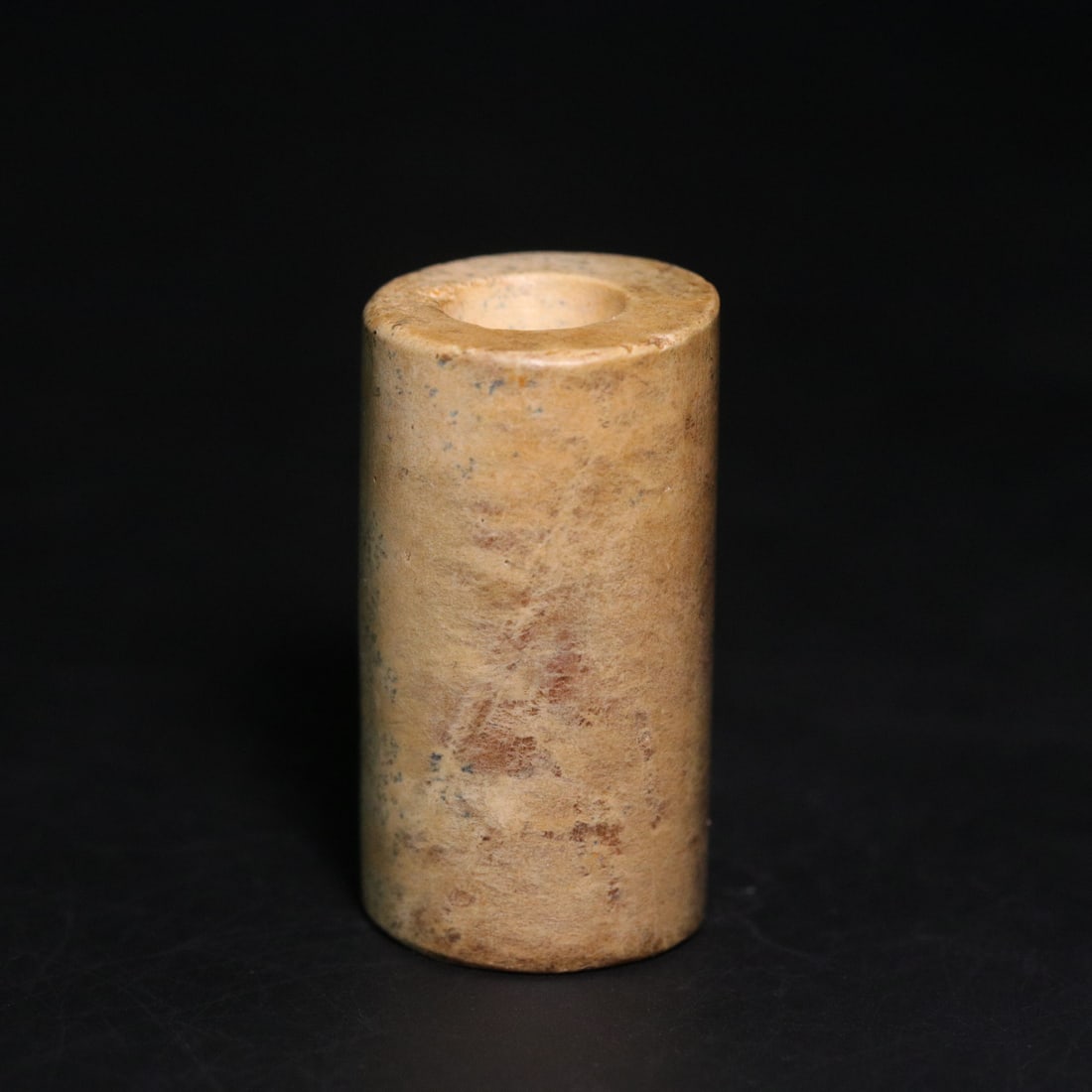 A Exquisite Gaogu Jade Hand Piece (1 of 9)