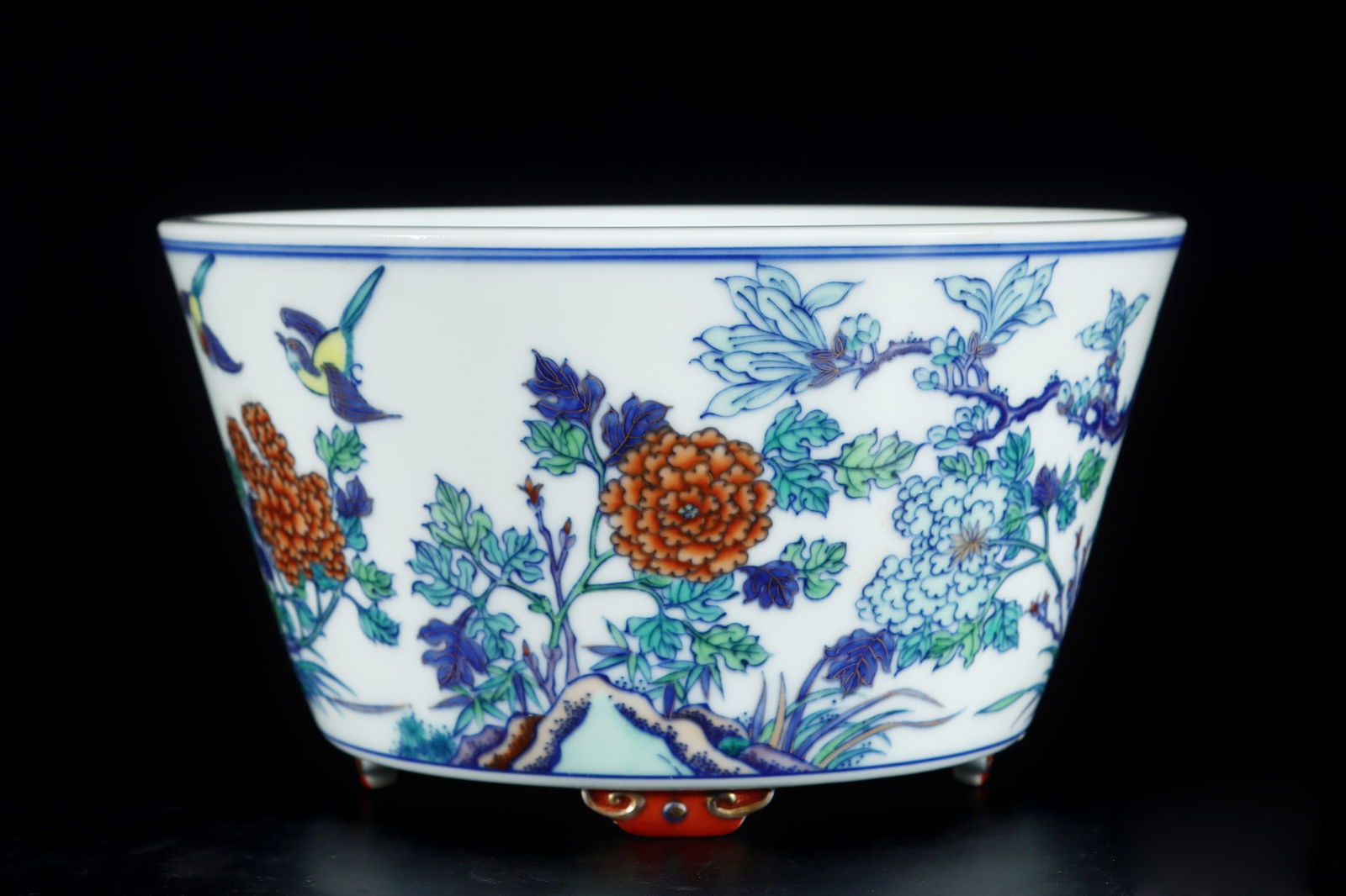 A Exquisite Doucai Flower and Bird Pattern Vat: A Exquisite Doucai Flower and Bird Pattern Vat,Qing Dynasty, China,Yongzheng Six-character Mark,Size:4.5inx8.1in 