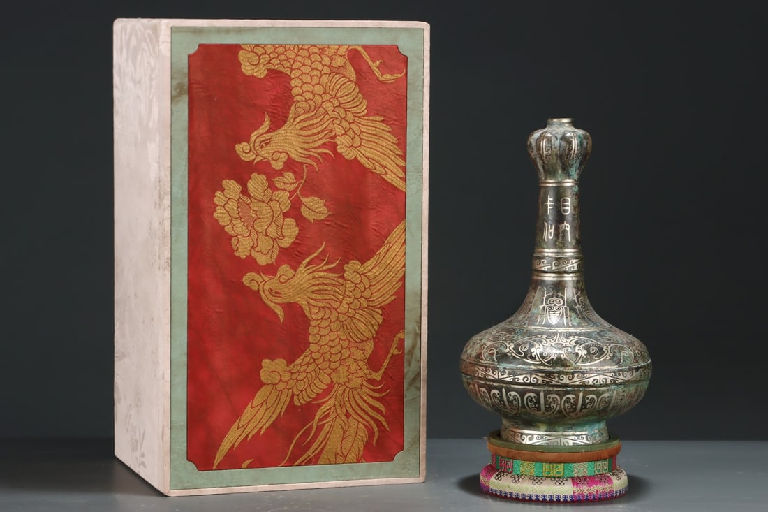 A Exquisite Silver-Inlaid Bronze Garlic-Head Vase: A Exquisite Silver-Inlaid Bronze Garlic-Head Vase,Qing Dynasty, China,Size:11.9inx7.1in 错银青铜蒜头瓶,中国清代