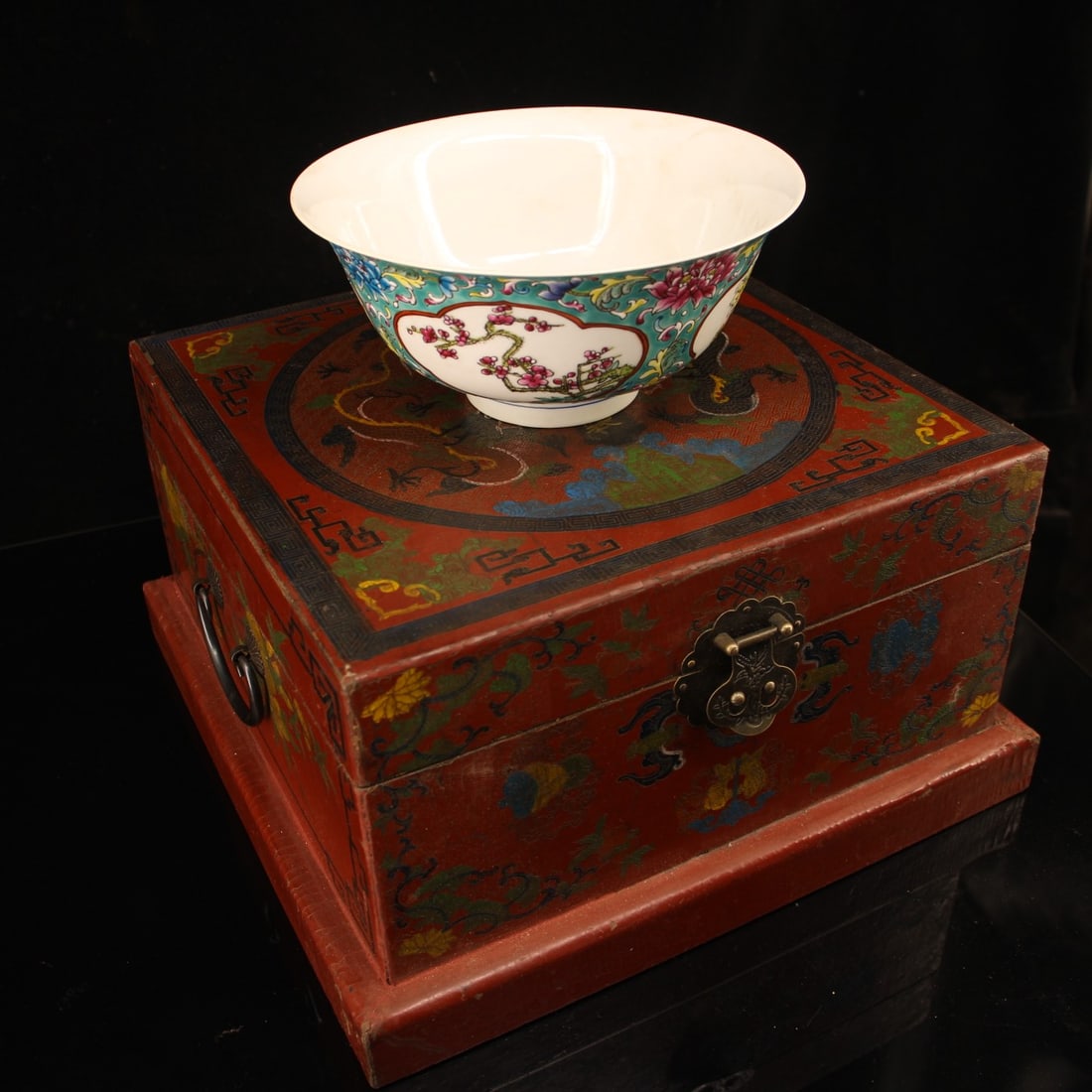 A Exquisite Famille-Rose Flower Pattern Bowl (1 of 8)